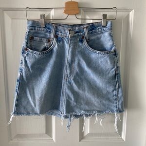 Levi’s denim skirt. Size 25